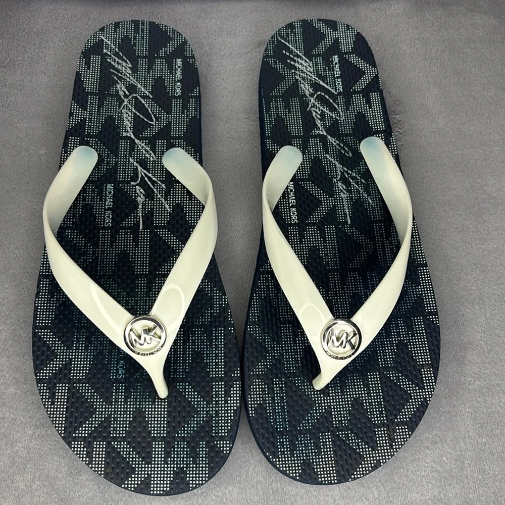 Michael Kors Gray Logo Flip-Flop Sandals w/ White Straps – Women’s 10M